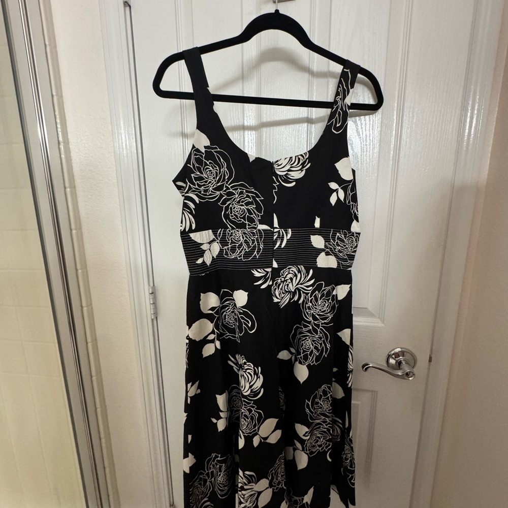 Donna Ricco Black and Cream, Fitted Elegant Dress - Picture 6 of 8